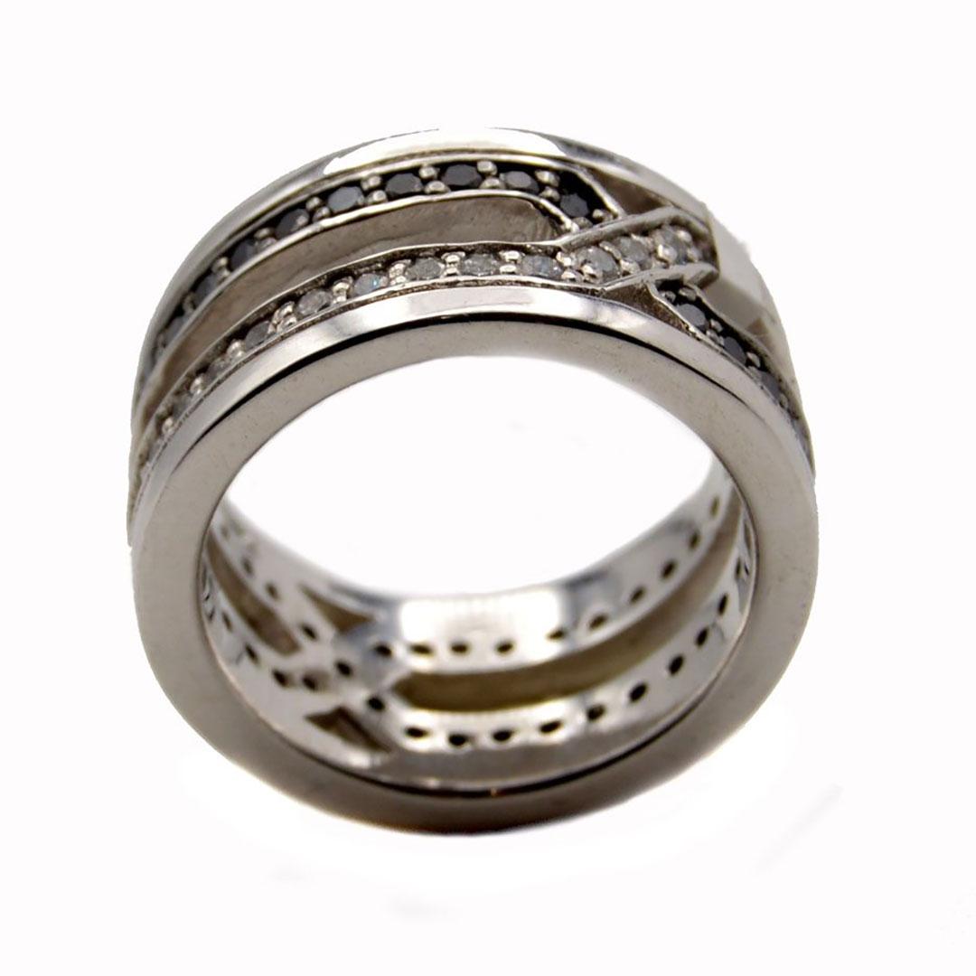 SORTIJA HOMBRE PLATA Y CIRCONITAS BLANCAS Y NEGRAS 52142