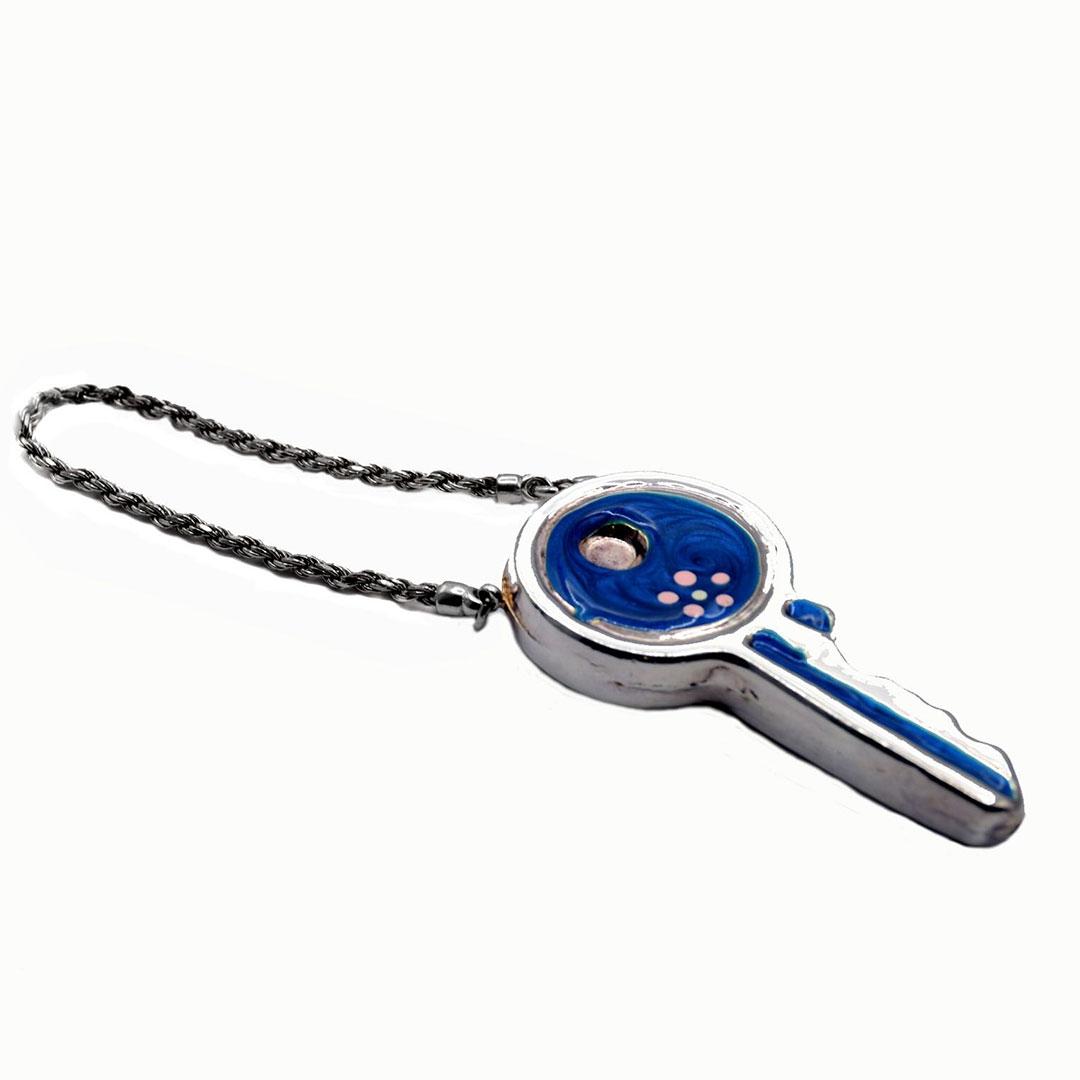 'REGALO LLAVERO PLATA Y ESMALTADO EN COLOR ''LLAVE'' 436-LLA